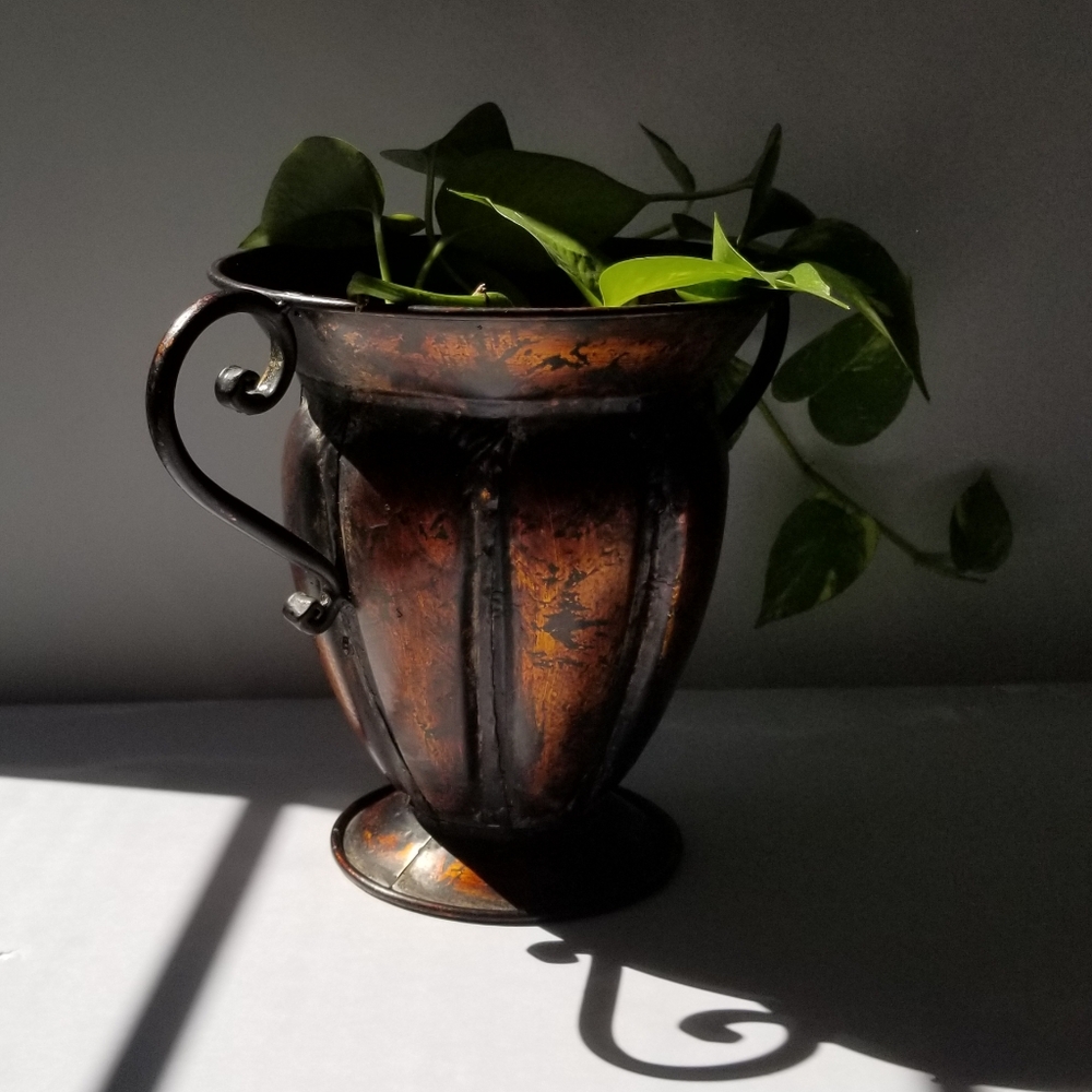 VASE - METAL - GARDEN RIDGE - Picture 2 of 3
